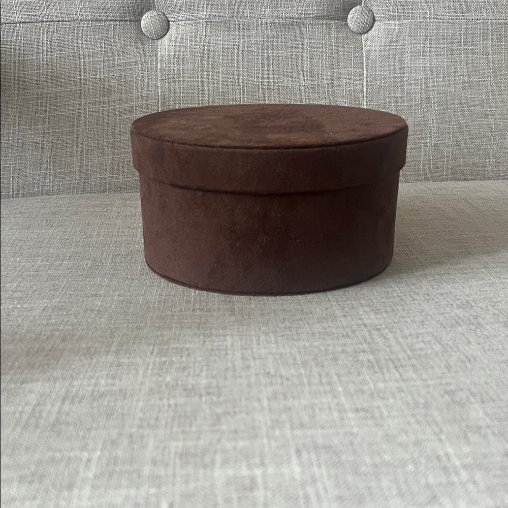 Round Brown Velvet Jewelry Box